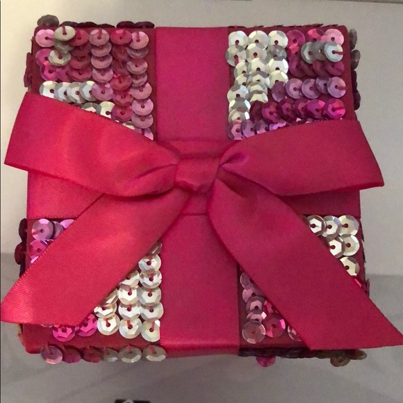 Bath & Body Works Silk Magenta Sequin Gift Box - Picture 2 of 3